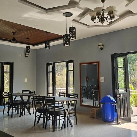 On The Rocks Hotel Kasauli Buitenkant foto
