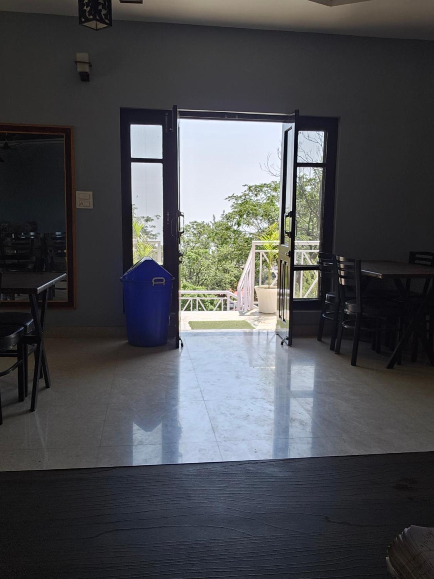 On The Rocks Hotel Kasauli Buitenkant foto