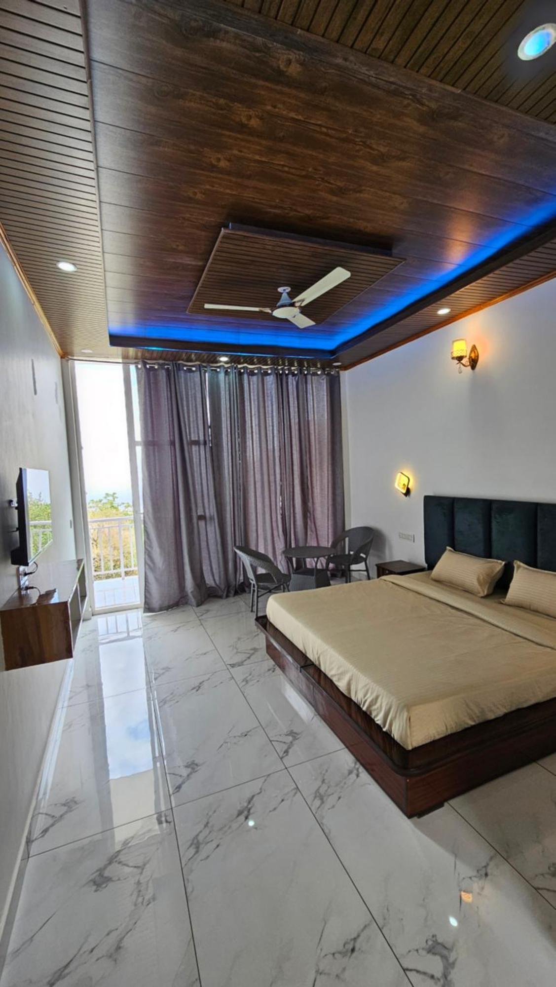On The Rocks Hotel Kasauli Buitenkant foto