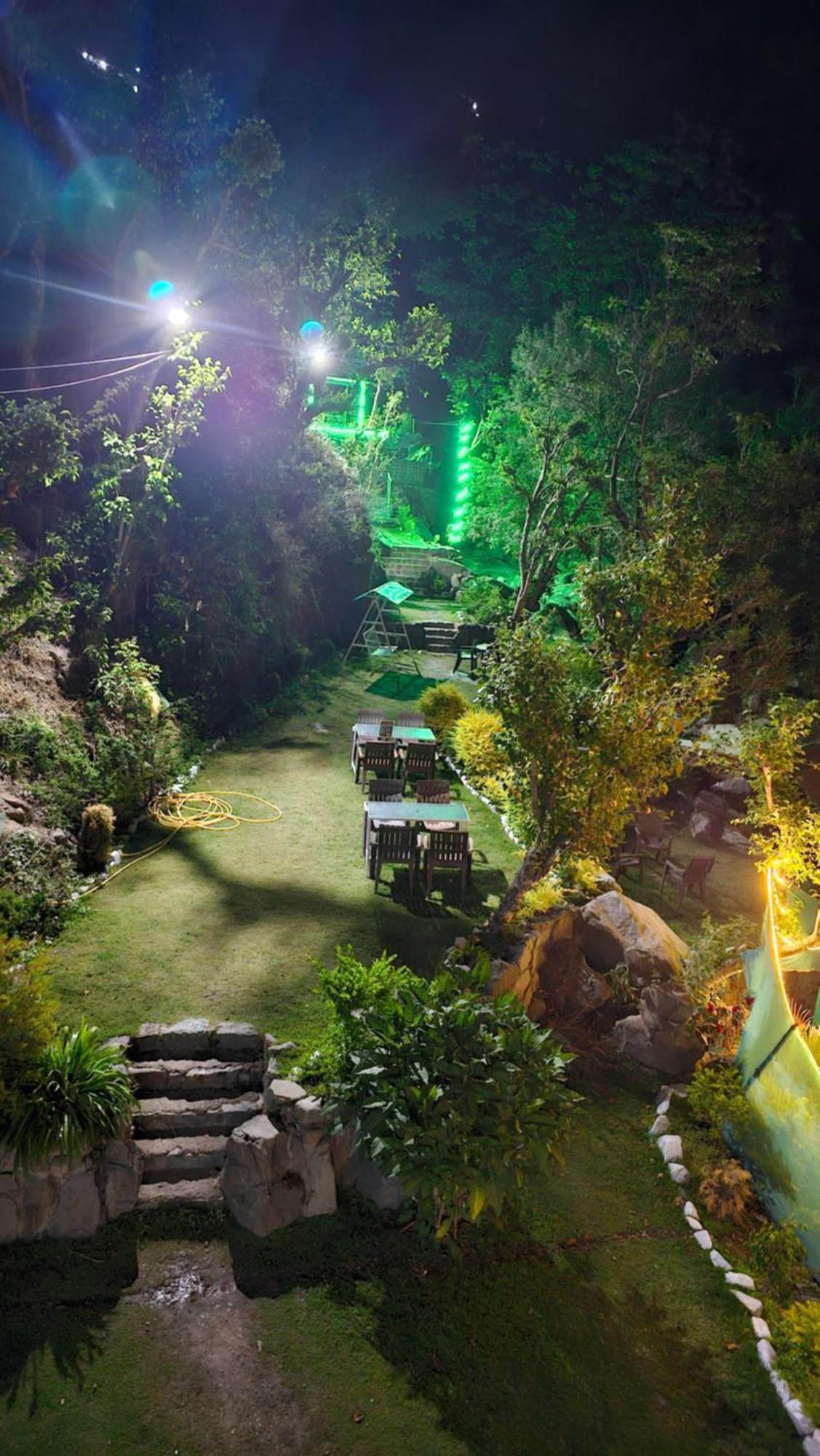 On The Rocks Hotel Kasauli Buitenkant foto