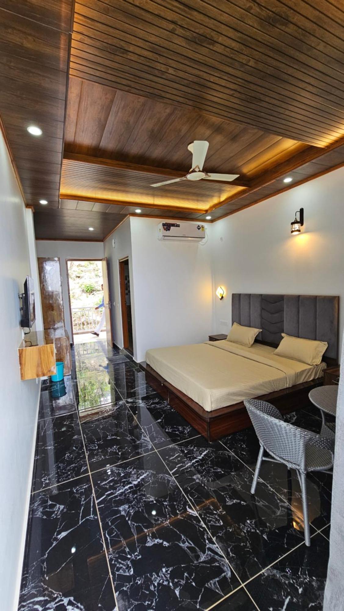 On The Rocks Hotel Kasauli Buitenkant foto