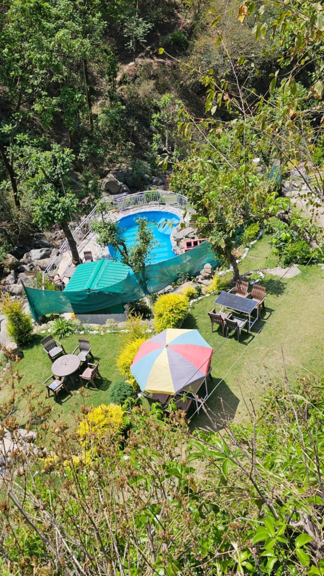 On The Rocks Hotel Kasauli Buitenkant foto